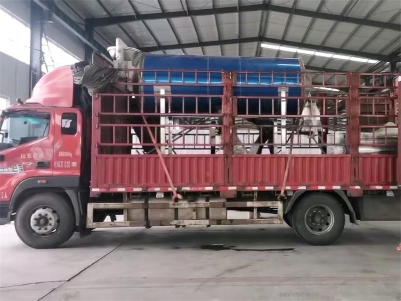 連續(xù)式自動(dòng)潤藥機(jī)設(shè)備交付成功